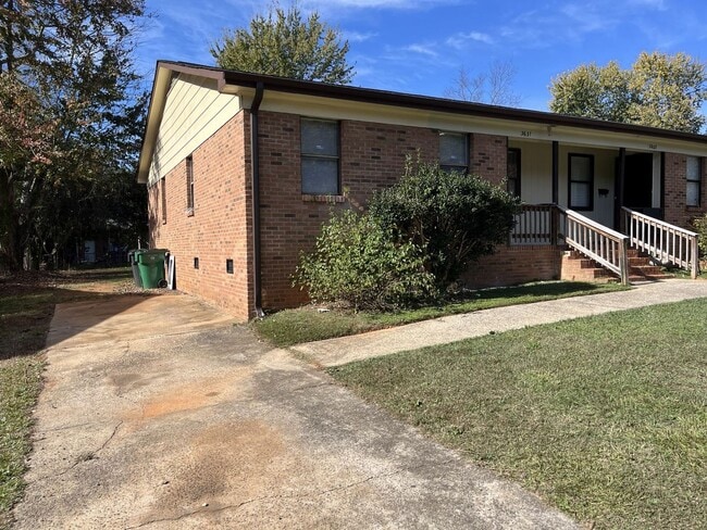 Photo - COMING SOON!!! Spacious 2 Bed, 1 Bath Minutes from Uptown