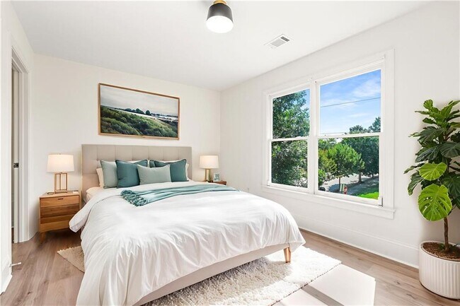 Photo - 94 Lucy St SE