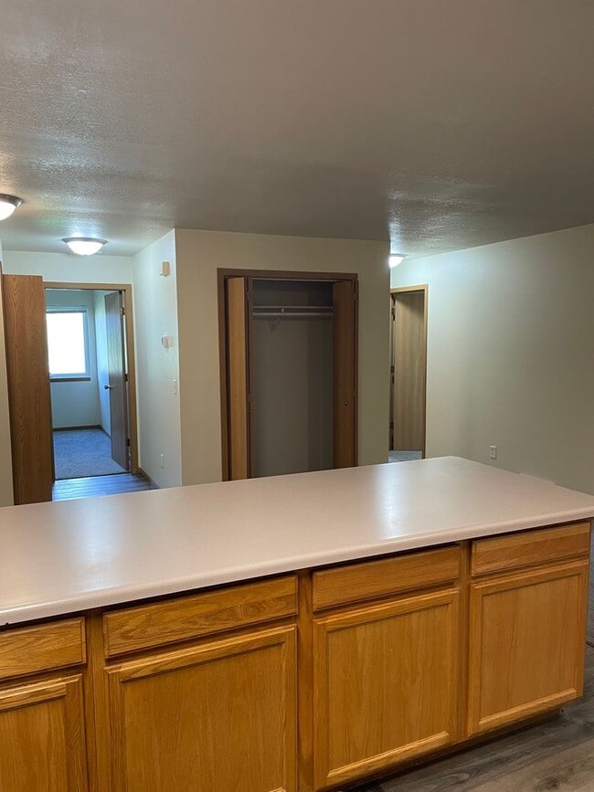 Photo - 1424 E Redwood Blvd