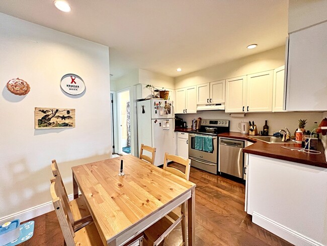 Photo - 418 Sumner St Apartment Unit B