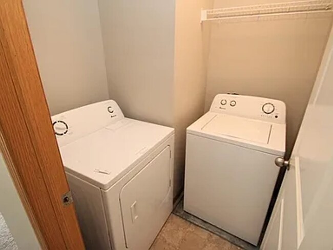Photo - 2-Bedroom Townhouse Near Prairie Trail – P...