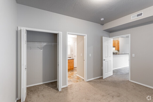 2BR, 1BA - 849 SF