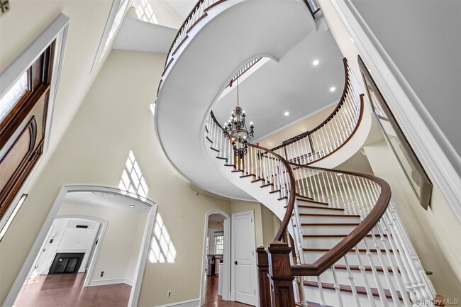 Photo - 2 Heathcote Dr