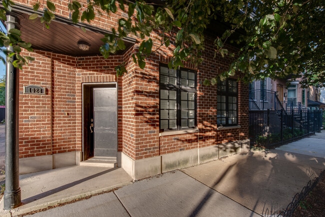 Photo - 1028 W Wolfram St Condo Unit 1F