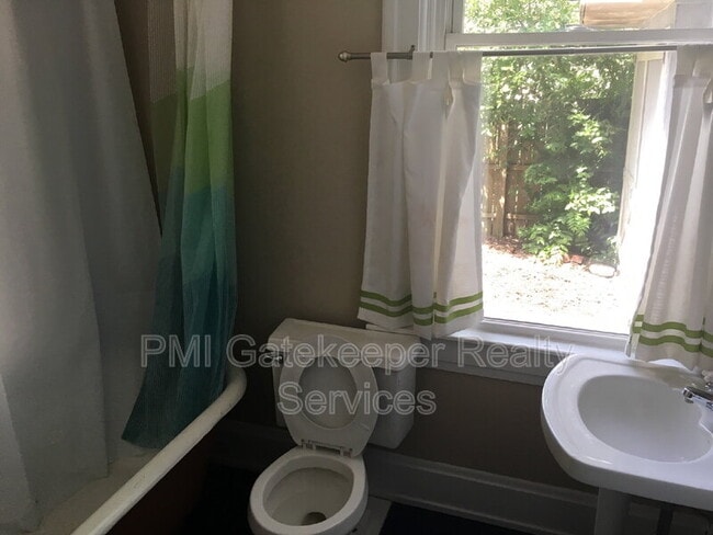 Photo - 2231 Victor St