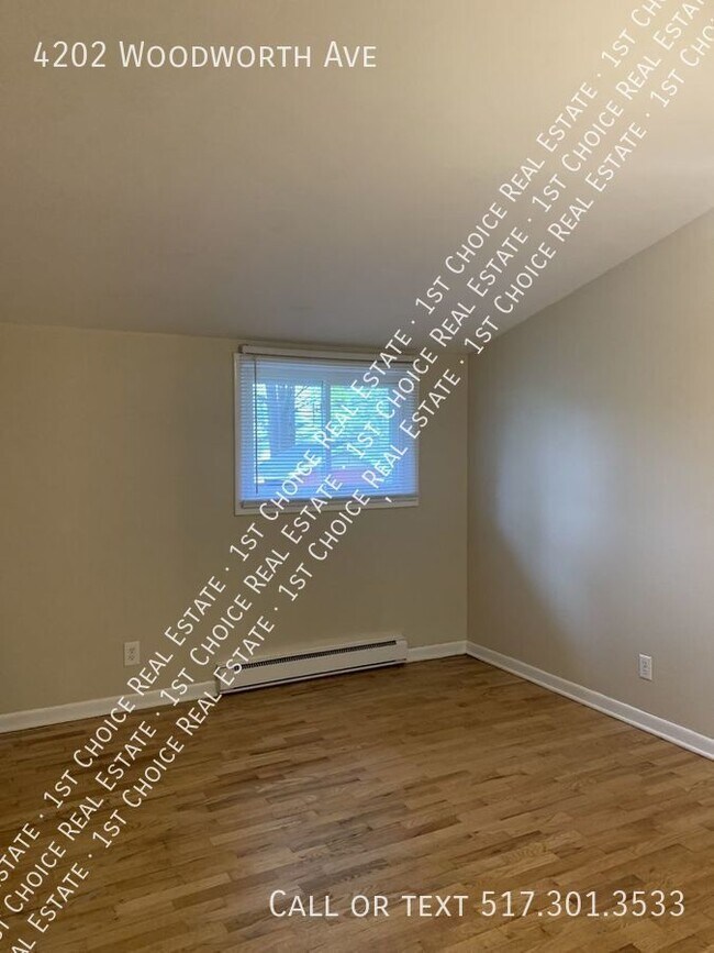 3BDR 1.5BTH Duplex in Holt Cat Friendly Townhome Townhome Rental