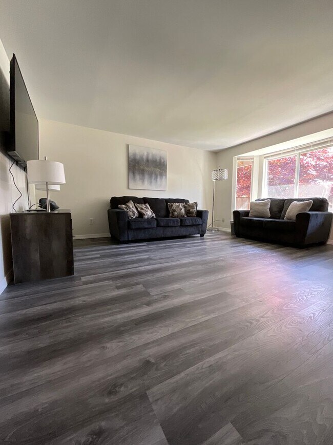 Photo - Charming 3BD/2BA Duplex WITH an Updated Ki...