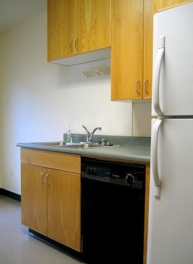 Photo - COMING SOON-A spacious 5bdr/3bathroom just one block from Shattuck Ave shops and entertainment. Unidad 04