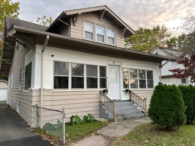 Building Photo - 15 Brewer St Unit First Floor