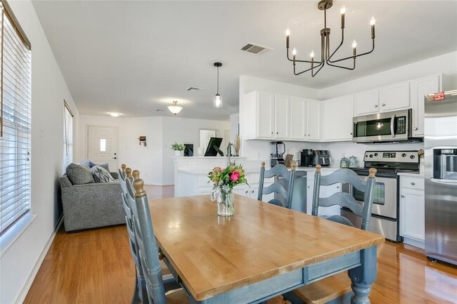 Photo - 201 Woodley Rd