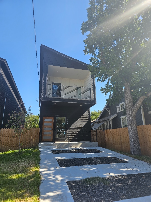 325 Porter St