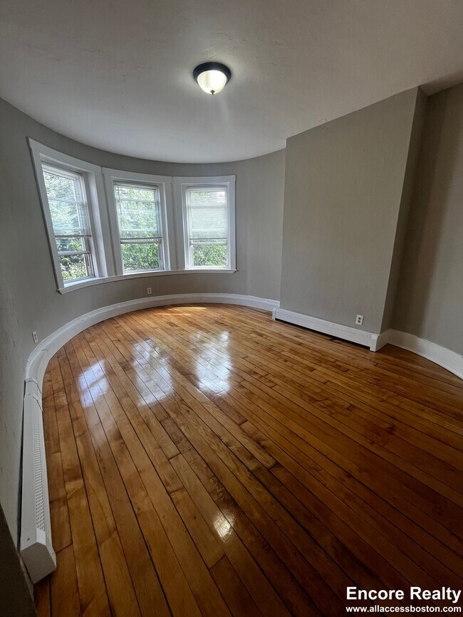 Building Photo - 270 Bowdoin St Unit 8