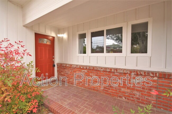 Photo - 780 Olive St