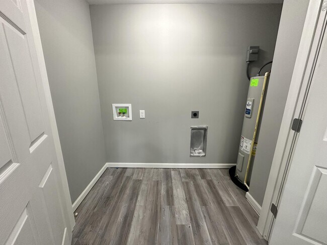 Photo - 1405 Heather Pl