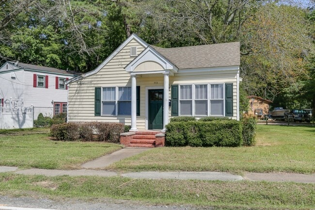 Photo - 955 Poquoson Ave