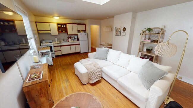 Building Photo - 1725 Spruce St Unit 3