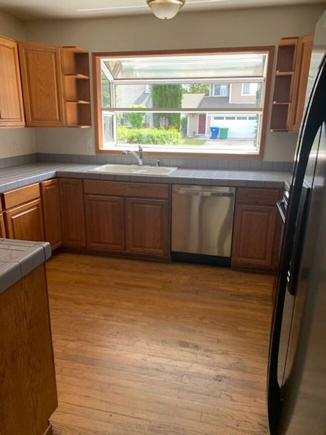 Photo - Great Home in H Section of Rohnert Park ~ 5 bedrooms and 2 bathrooms ~ Co Signers are Accepted