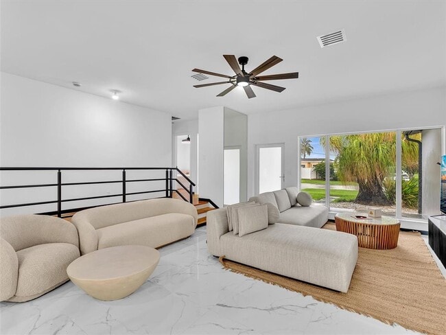 Photo - 915 N 14th Ave