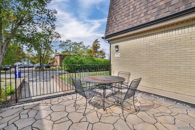 Photo - 32 Bernhardt Dr