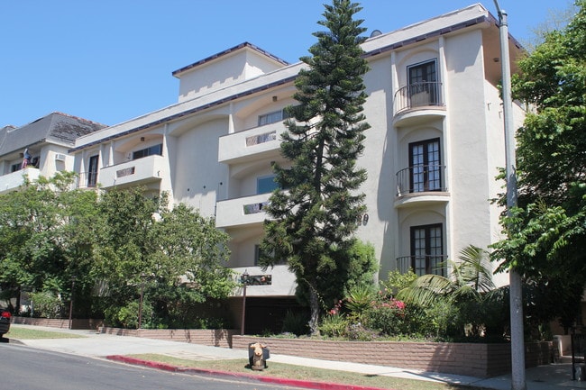 Building Exterior - 11820 Mayfield Ave Unit 208