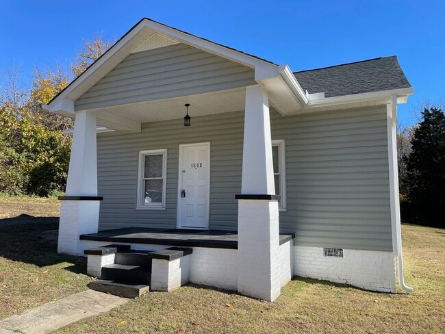 Photo - NEWLY RENOVATED 3 BED, 1.5 BATH WITH BONUS... House
