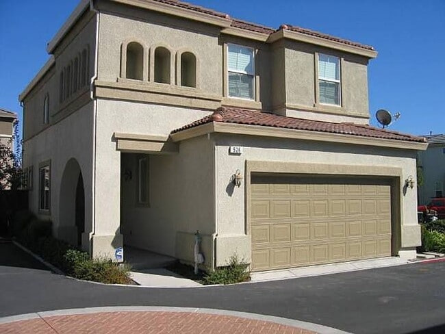 Low maintenance home in Green Valley! - Low maintenance home in Green Valley!