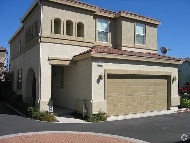 Building Photo - Low maintenance home in Green Valley!