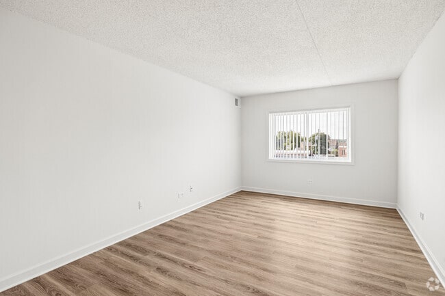 2BR, 2BA - Primary Bedroom