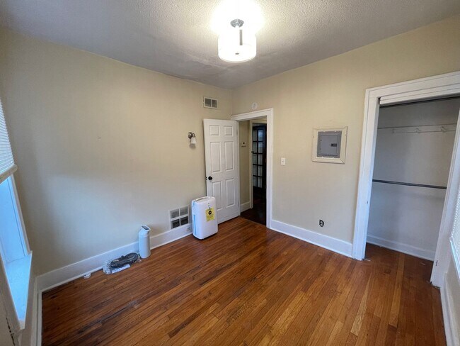 Photo - CASS D Apartments-5338 Unit 16