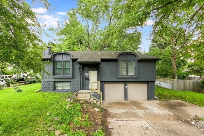 Building Photo - Spacious 4-Bed / 2-Bath Home – Grandview, MO