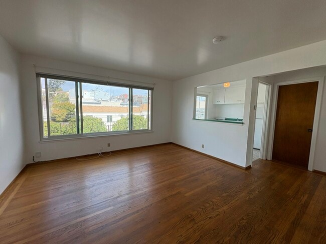 Building Photo - 2901 Cabrillo St Unit 5