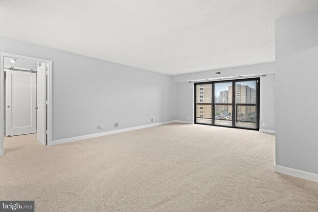 Photo - 307 Yoakum Pkwy Unit 703