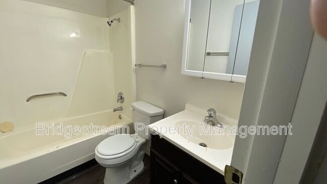 Photo - 1299-4 Sanlor