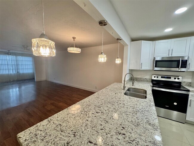 Photo - 2821 Somerset Dr Unit 216
