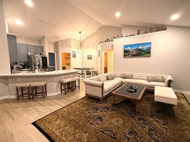 Photo - 113 Bottlebrush Ct