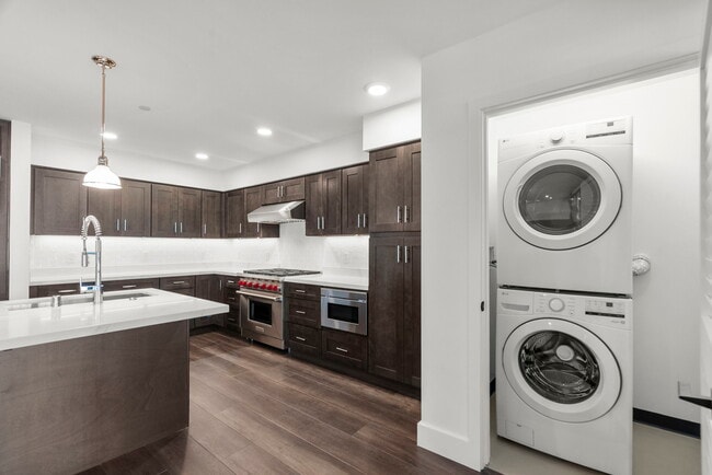 Unit 100 - 800 Santa Barbara Rental