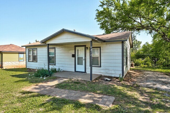 Cute Remodeled 2 Bed 1 Bath Home in OKC! *... - Cute Remodeled 2 Bed 1 Bath Home in OKC! *...