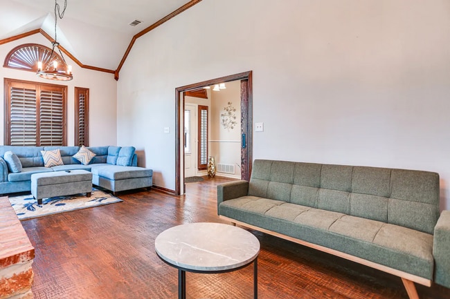 Photo - 2045 Weston Rd