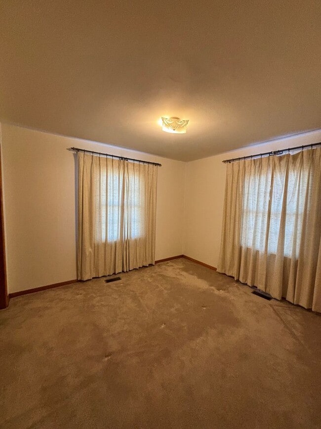 Photo - 4 bed 1.5 brick SW OKC