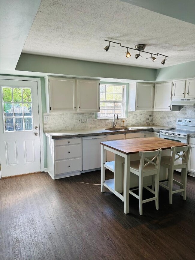 Photo - 3893 Boston Rd