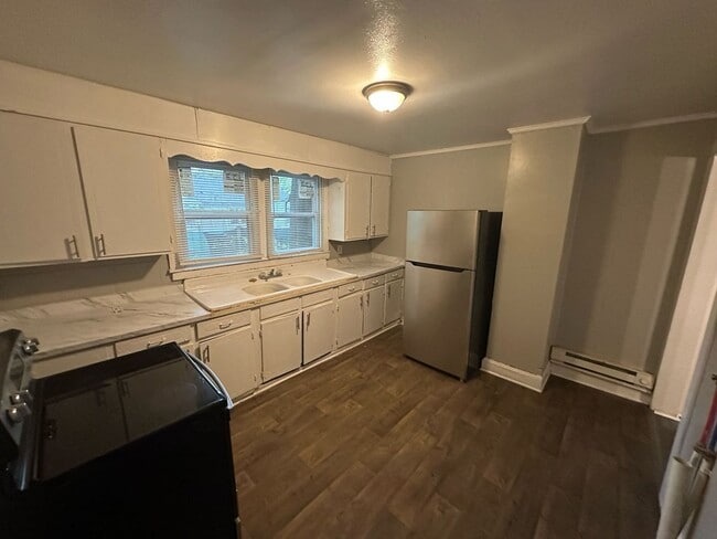 Building Photo - COMING SOON! SPACIOUS 2 Bedroom House! DEPOSIT-FREE Renting option thru OBLIGO! Deposit Alternati...