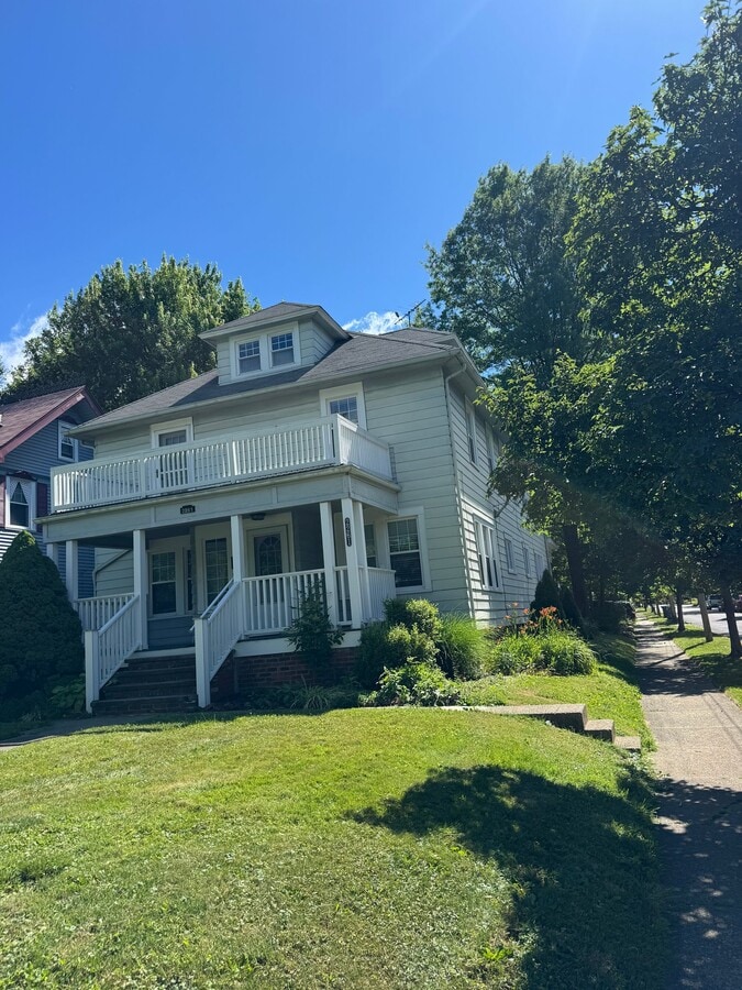 Photo - 2261 Maplewood Rd