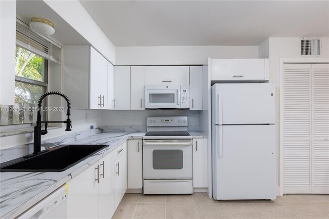 Building Photo - 129 SE 4th St