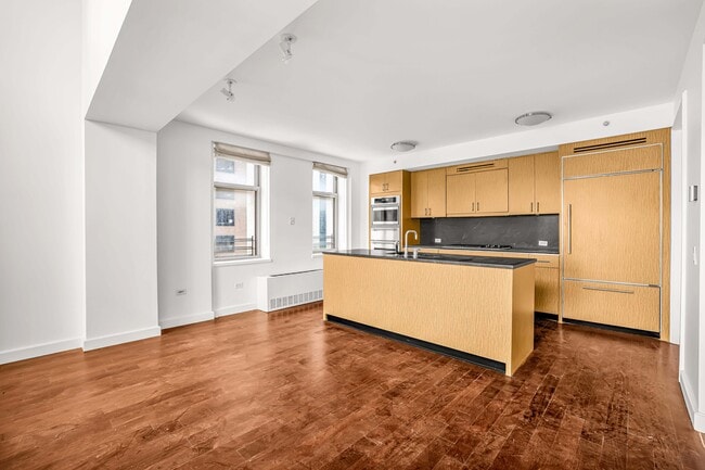 Photo - 100 W 58th St