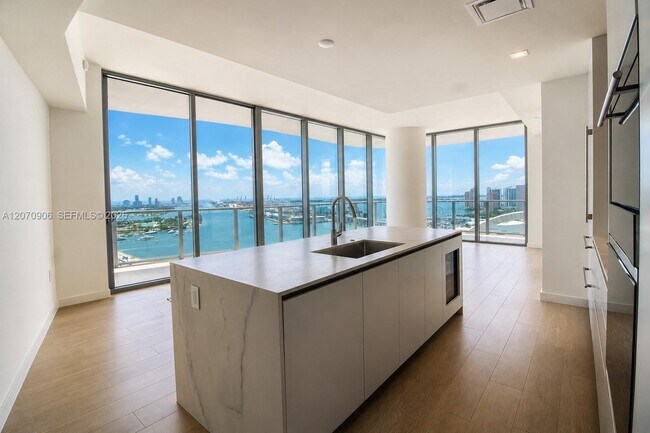 Building Photo - 1400 Biscayne Blvd Unit 3401