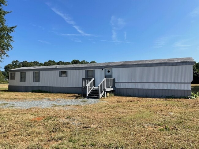 Building Photo - 3 BED, 2 BATH MOBILE HOME