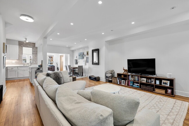 Photo - 4008 Marlboro Pl NW