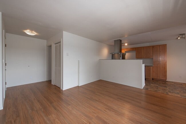 Photo - Amazing 2bed/1bath Apartment w/ Covered Parking in Redmond! Unit D4