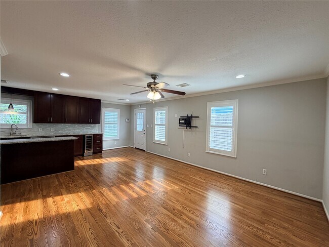 Photo - 1631 Chantilly Ln