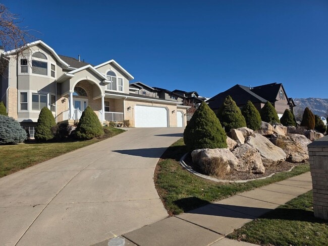 Building Photo - 982 4000 N